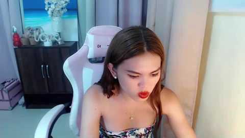 yourlovelytranspinay @ chaturbate on 20240328