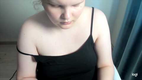 delphine_di @ chaturbate on 20240625